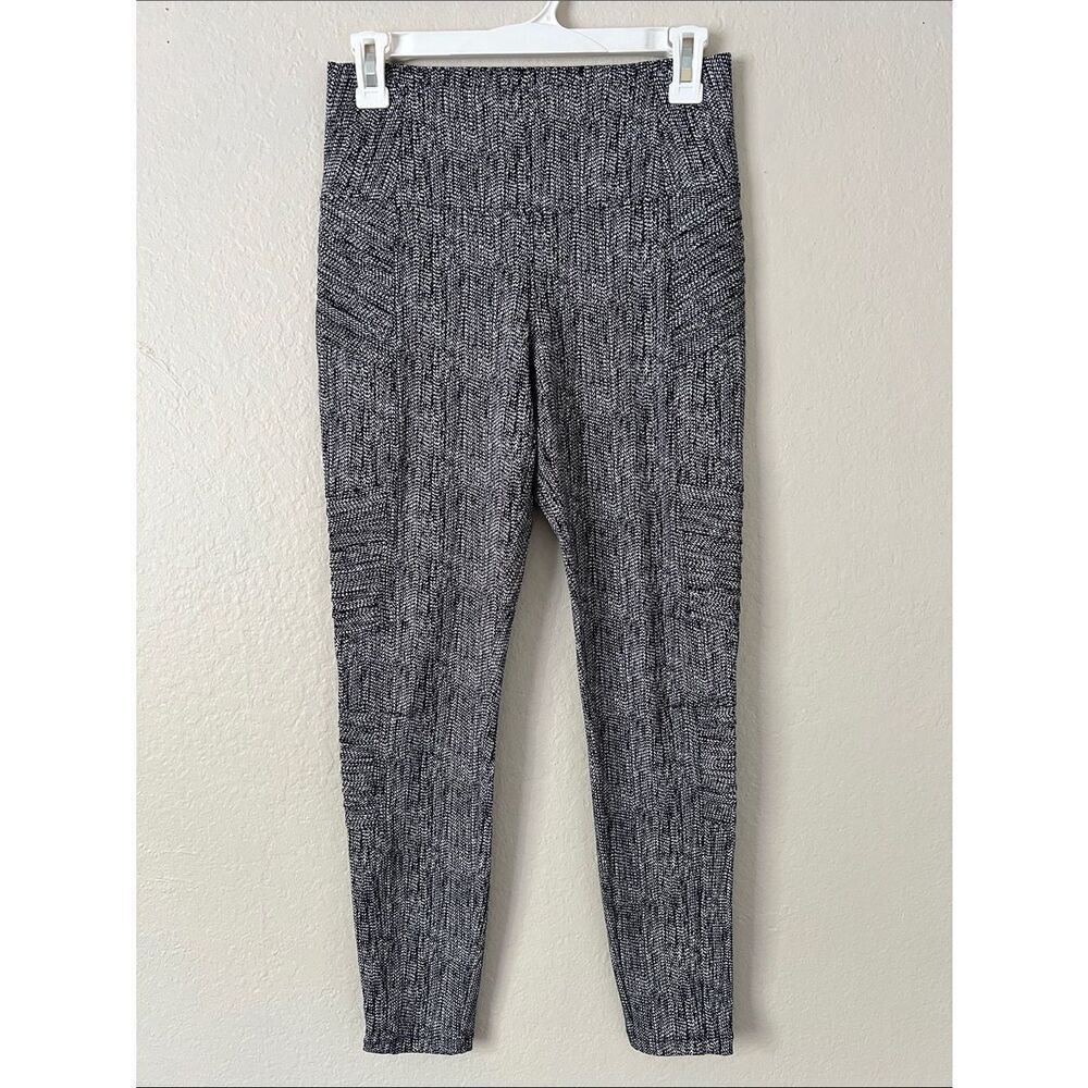 Like New! ATHLETA Delancey Textured Moto Tight Legging Braiden Black in S - Picture 4 of 16